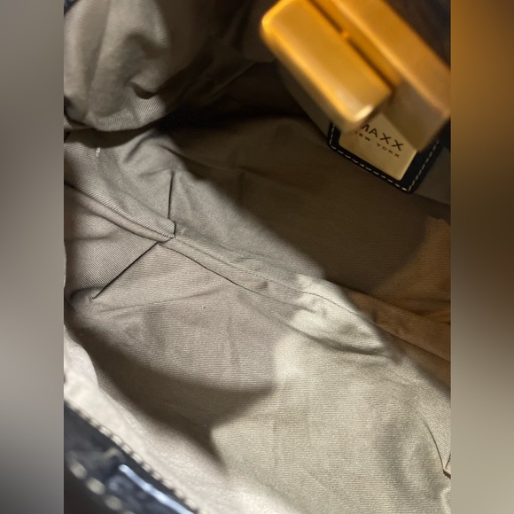 MAXX New York Leather Hobo Shoulder Bag - Picture 7 of 9